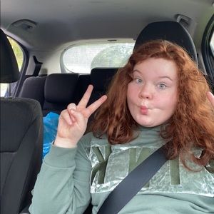 Meet your Posher, Chloe